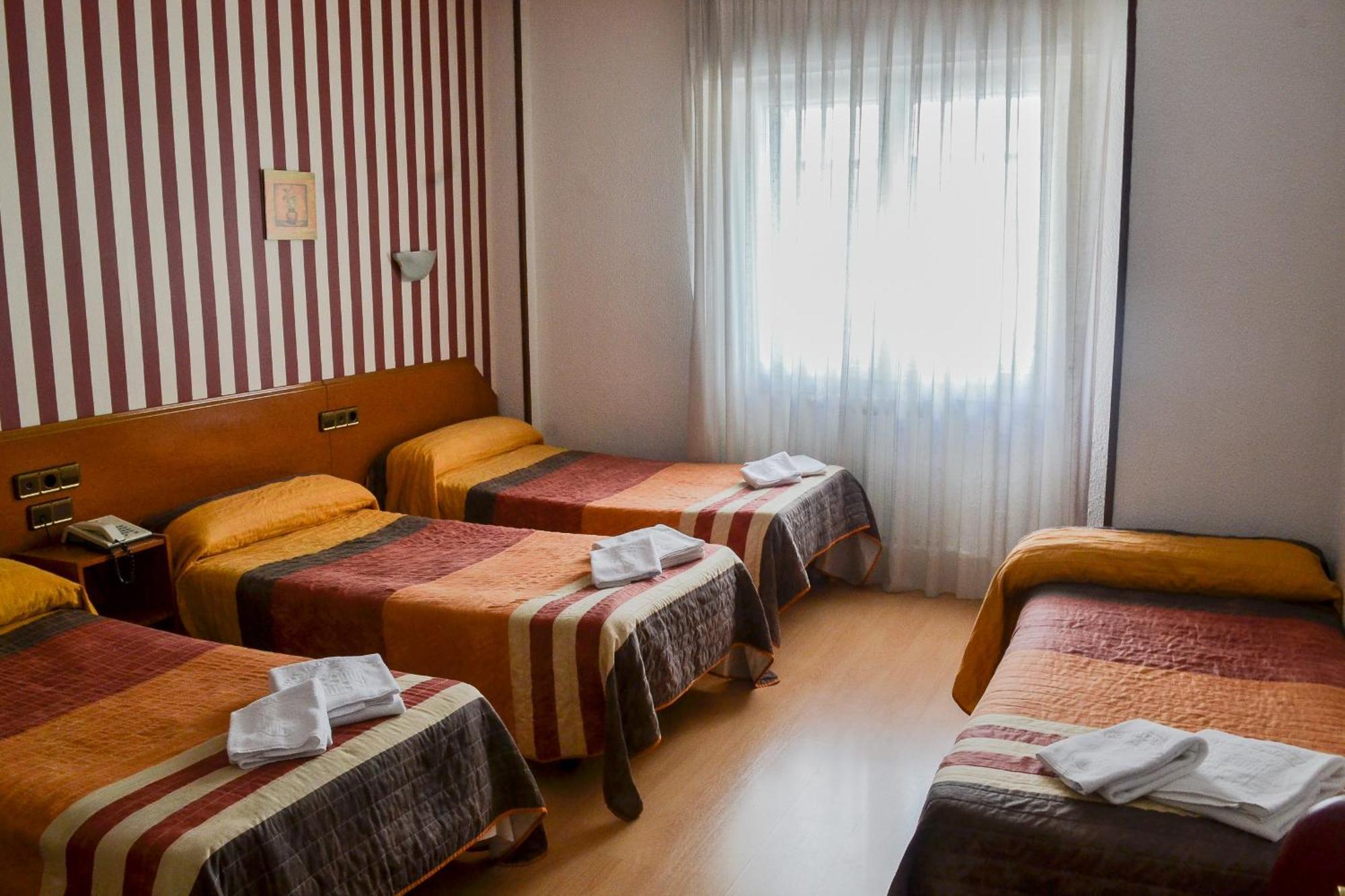 Hostal Cataluna Σαραγόσα Δωμάτιο φωτογραφία